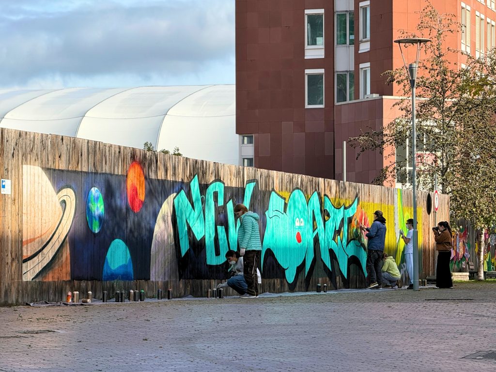 Urbane Galerie am Bauzaun wächst